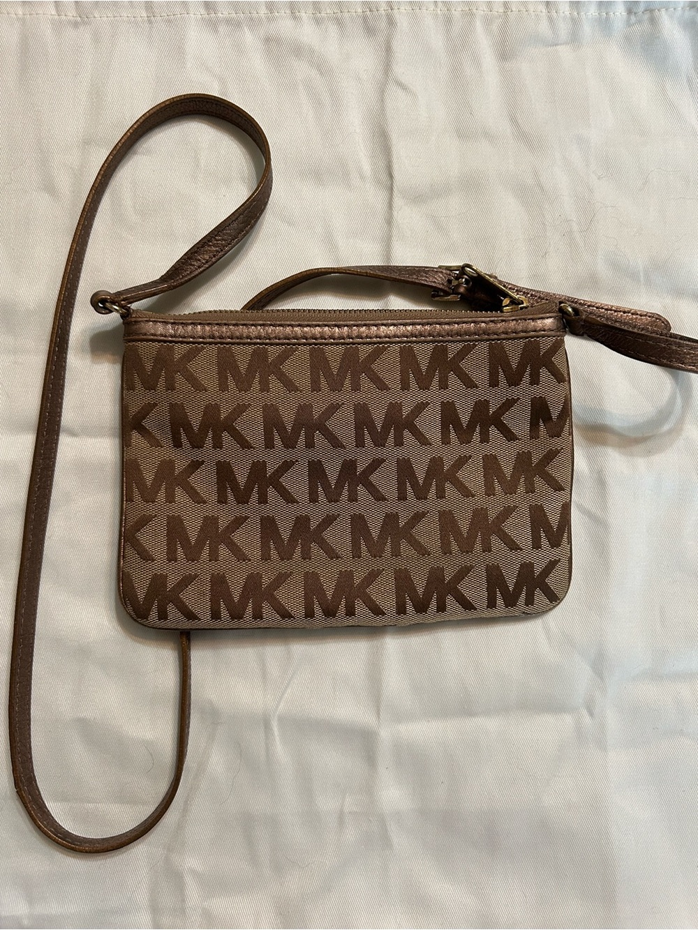 Michael Kors Brown MK Logo Crossbody with Gold Sequin Center - Picture 3 of 8